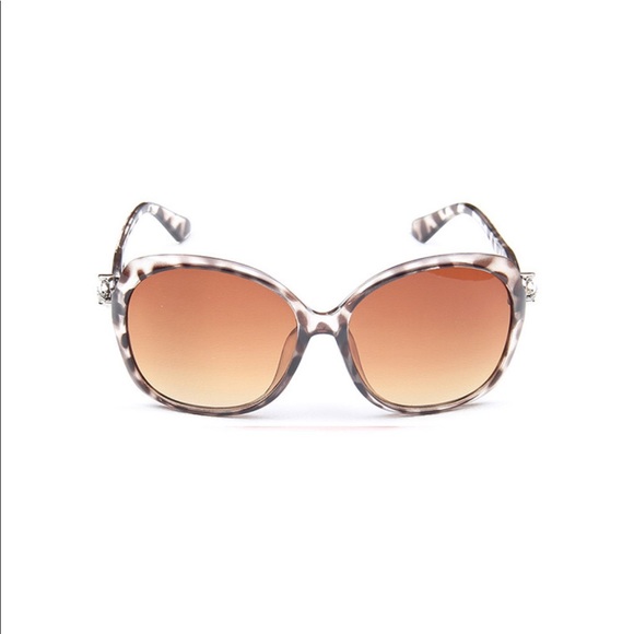 Trendy Leopard Print Sunglasses - Picture 2 of 2